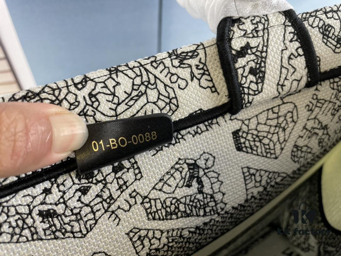 Original Order Embroidered Medium Di0r Book Tote