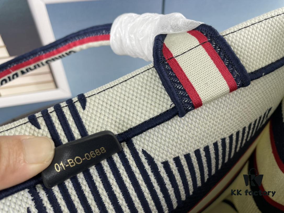 Embroidered Medium [Di0r Book Tote]