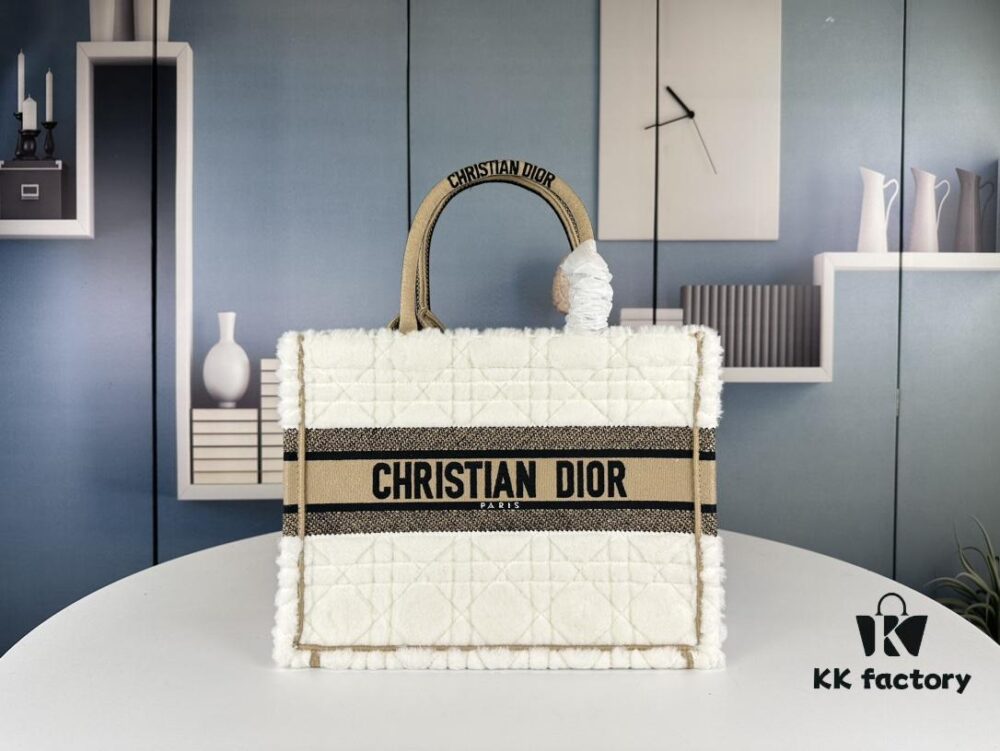 Embroidered Medium [Di0r Book Tote]