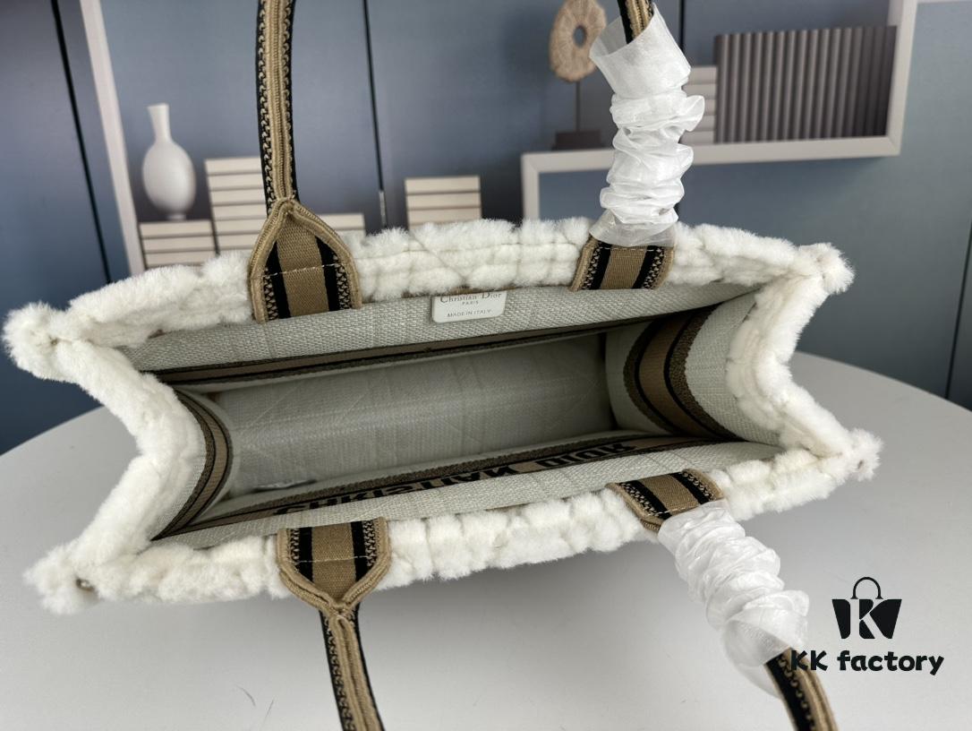 Embroidered Medium [Di0r Book Tote]