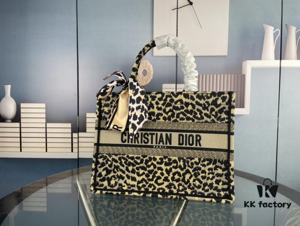 Embroidered Medium [Di0r Book Tote]