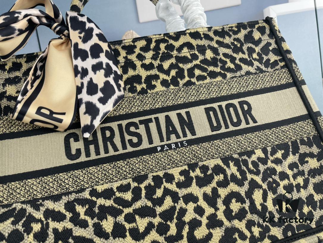 Embroidered Medium [Di0r Book Tote]