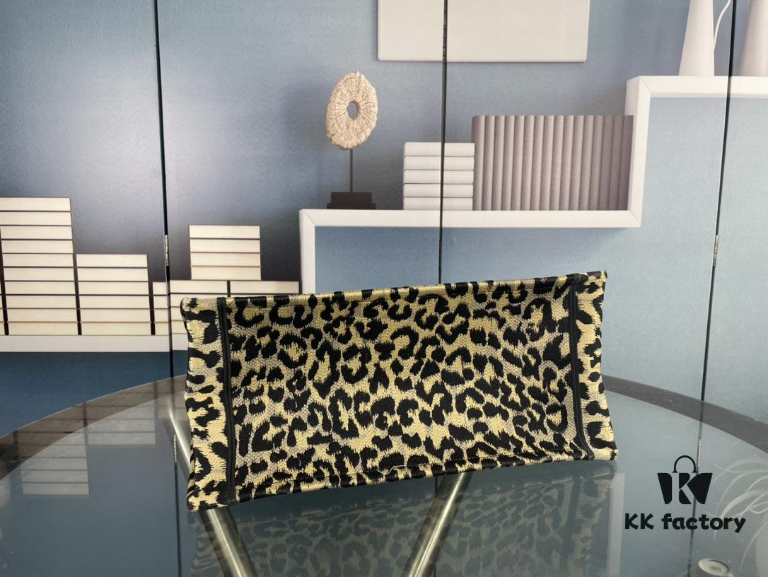 Embroidered Medium [Di0r Book Tote]