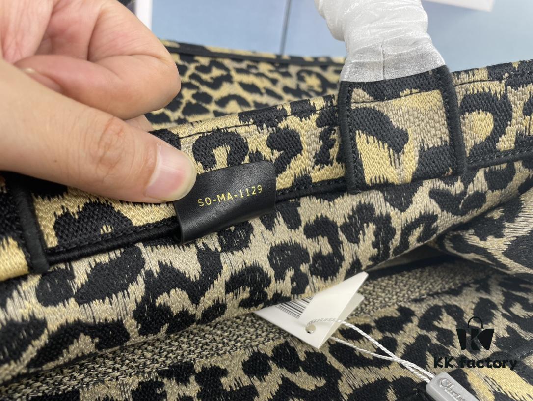 Embroidered Medium [Di0r Book Tote]