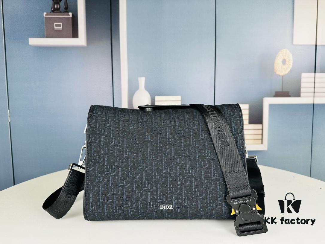 Lingot Messenger Bag with Box, Size 29x22x8, Model No. 9033