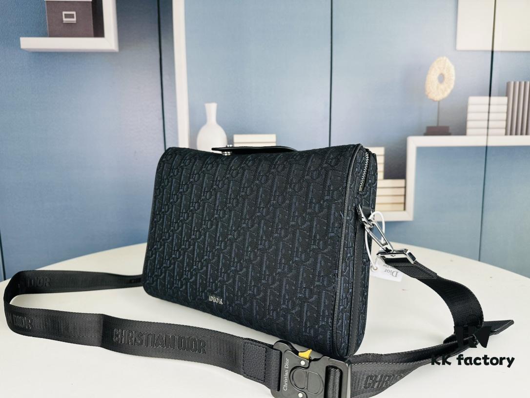 Lingot Messenger Bag with Box, Size 29x22x8, Model No. 9033