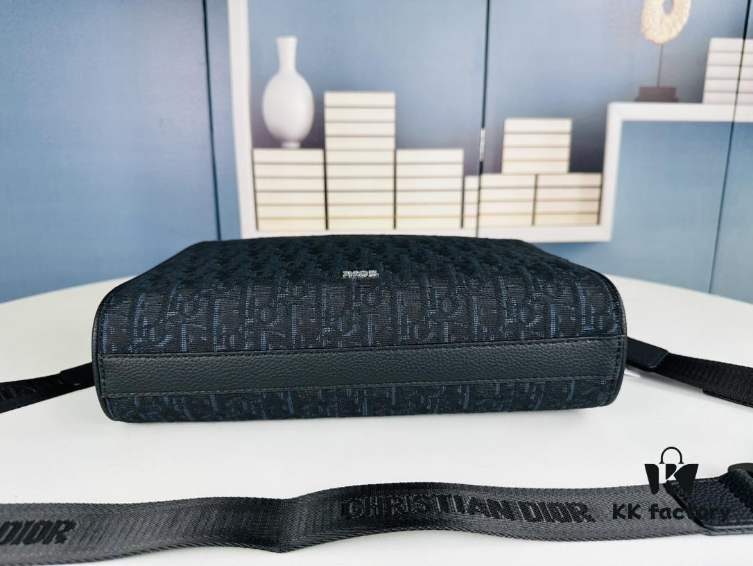 Lingot Messenger Bag with Box, Size 29x22x8, Model No. 9033