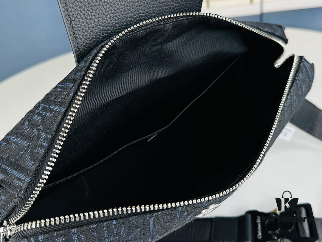 Lingot Messenger Bag with Box, Size 29x22x8, Model No. 9033