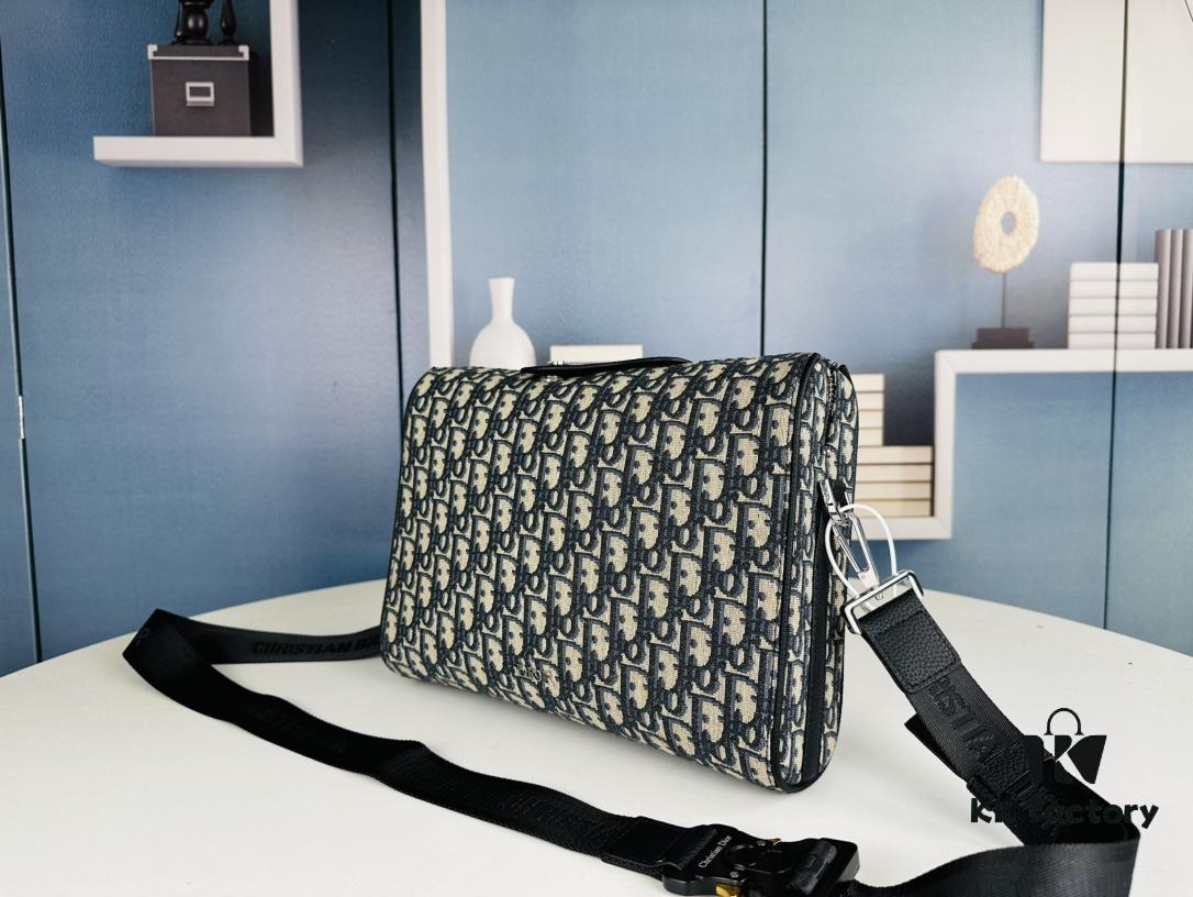 Lingot Messenger Bag with Box, Size 29x22x8, Model No. 9033