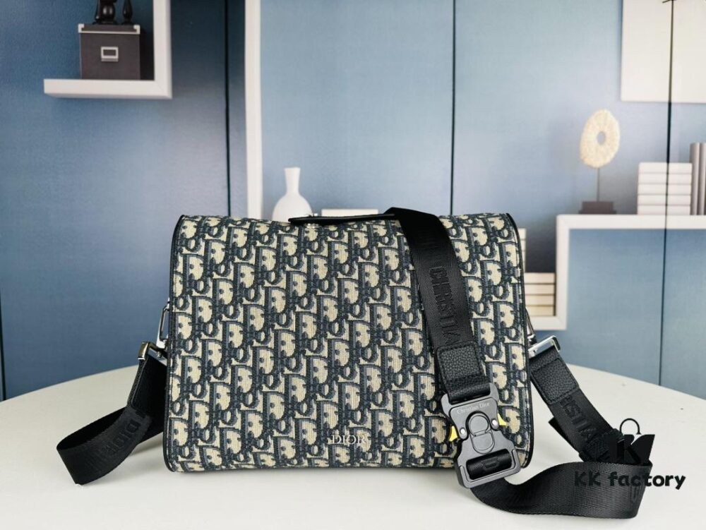 Lingot Messenger Bag with Box, Size 29x22x8, Model No. 9033