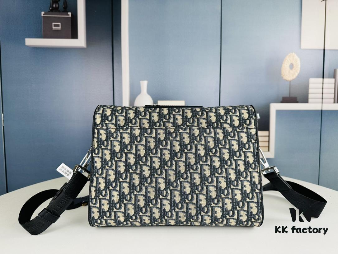 Lingot Messenger Bag with Box, Size 29x22x8, Model No. 9033