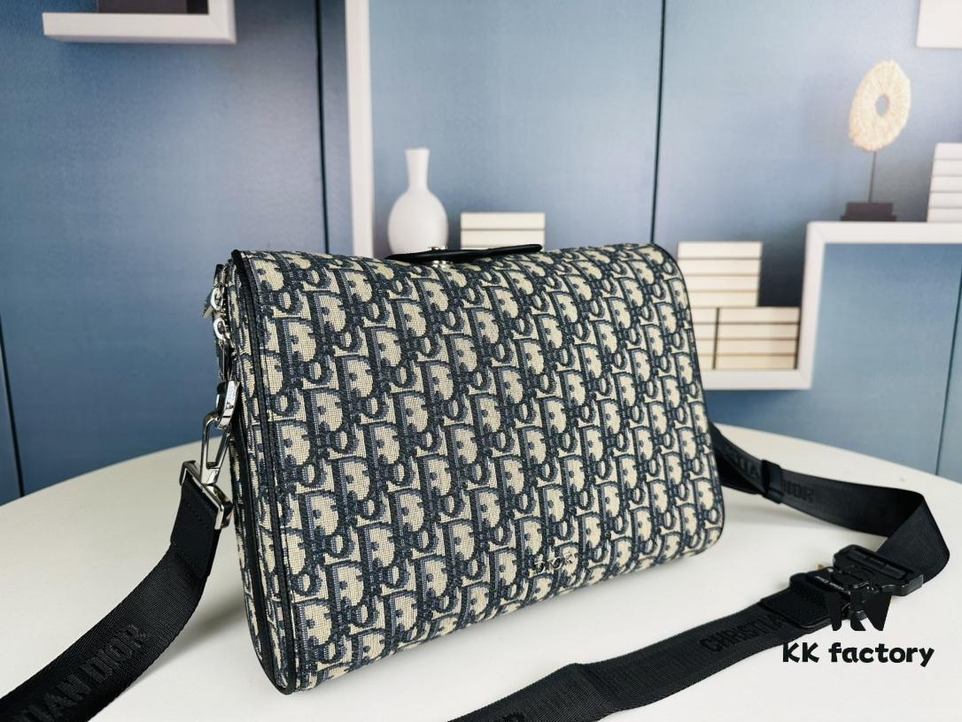 Lingot Messenger Bag with Box, Size 29x22x8, Model No. 9033