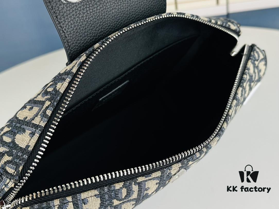 Lingot Messenger Bag with Box, Size 29x22x8, Model No. 9033