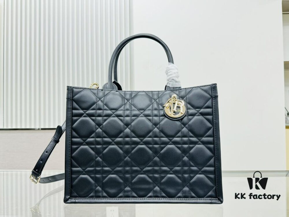 Dior New Arrival Tote Bag in Calfskin