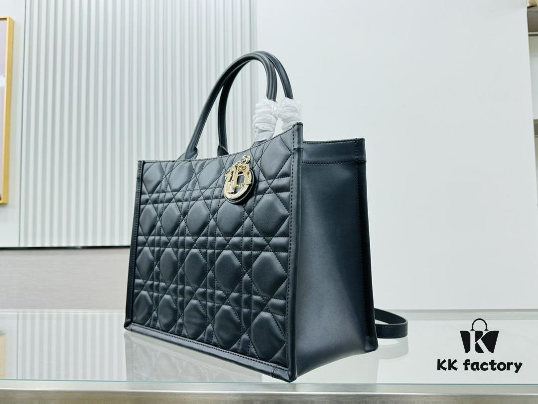 Dior New Arrival Tote Bag in Calfskin