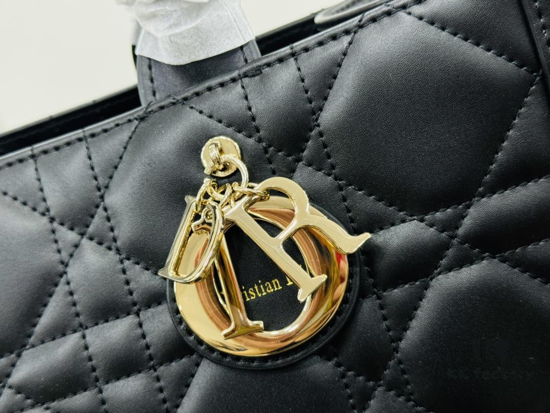 Dior New Arrival Tote Bag in Calfskin