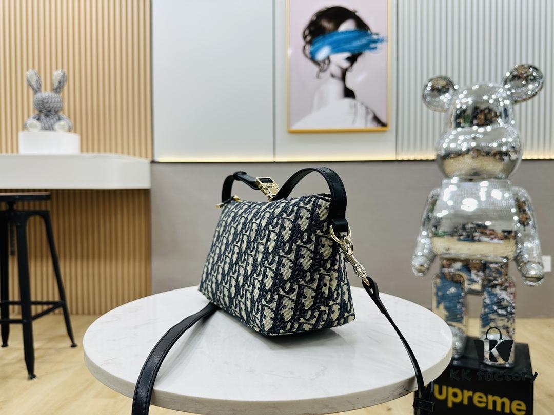 Summer Dior New Arrival Oblique Monogram Lunchbox Bag ● Adorable Silhouette, Previously a Highly Sought-After Vintage Style ● Spacious Enough to Fit Several Large Phones ● Versatile Styling – Can Be Carried by Hand or with an Adjustable Strap (Featuring Side Buckle Details) ● Classic Monogram in Egyptian Long-Staple Cotton, Crafted with Flemish Tapestry Weaving Technique, Exquisite Detailing and Rich Dimensionality, Outstanding Value for Money