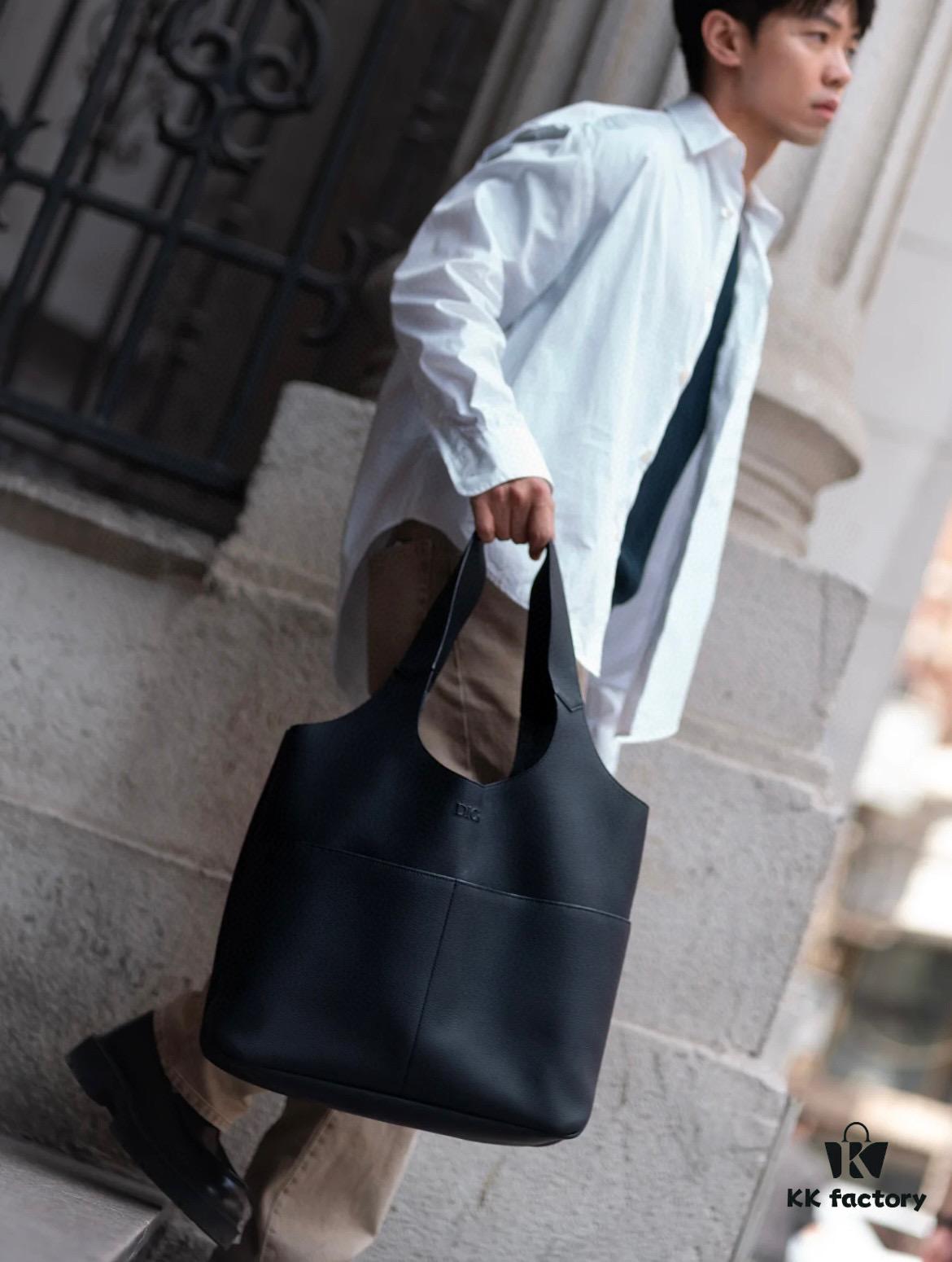 Dior Privé Handbag Fall 2025 – Refined and Elegant