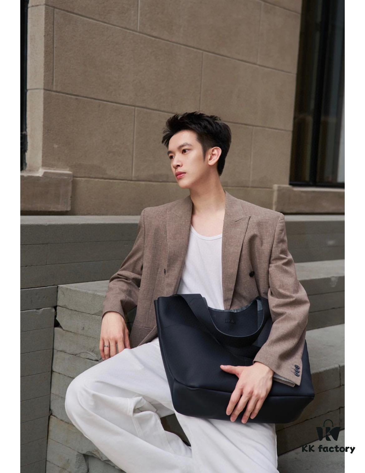 Dior Privé Handbag Fall 2025 – Refined and Elegant