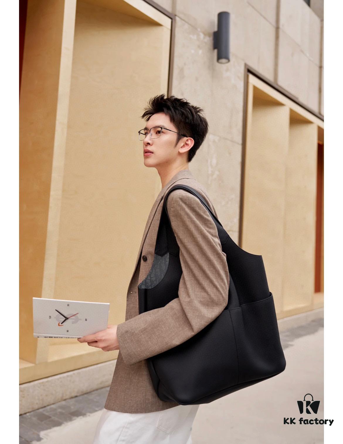 Dior Privé Handbag Fall 2025 – Refined and Elegant