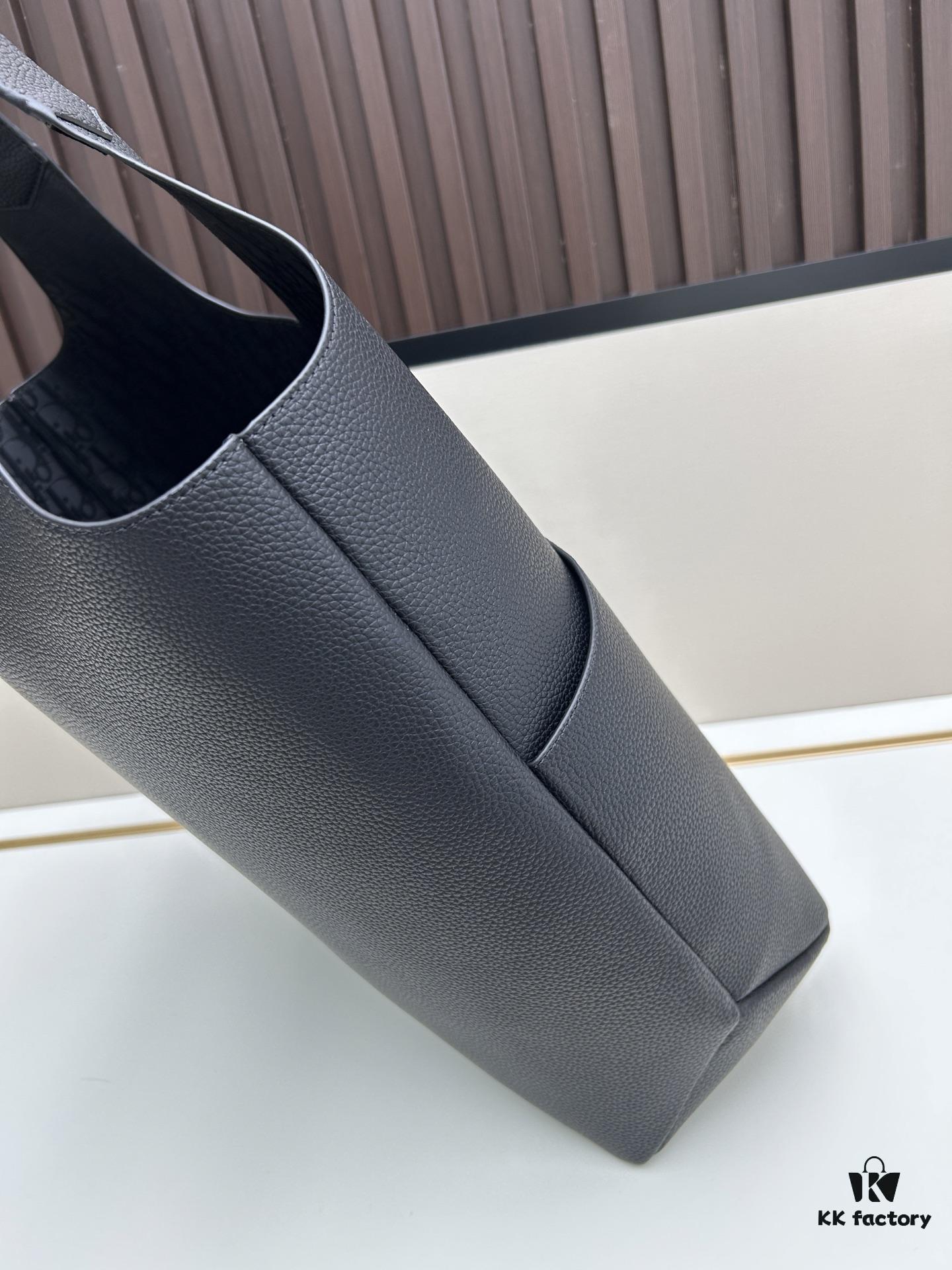 Dior Privé Handbag Fall 2025 – Exquisitely Elegant