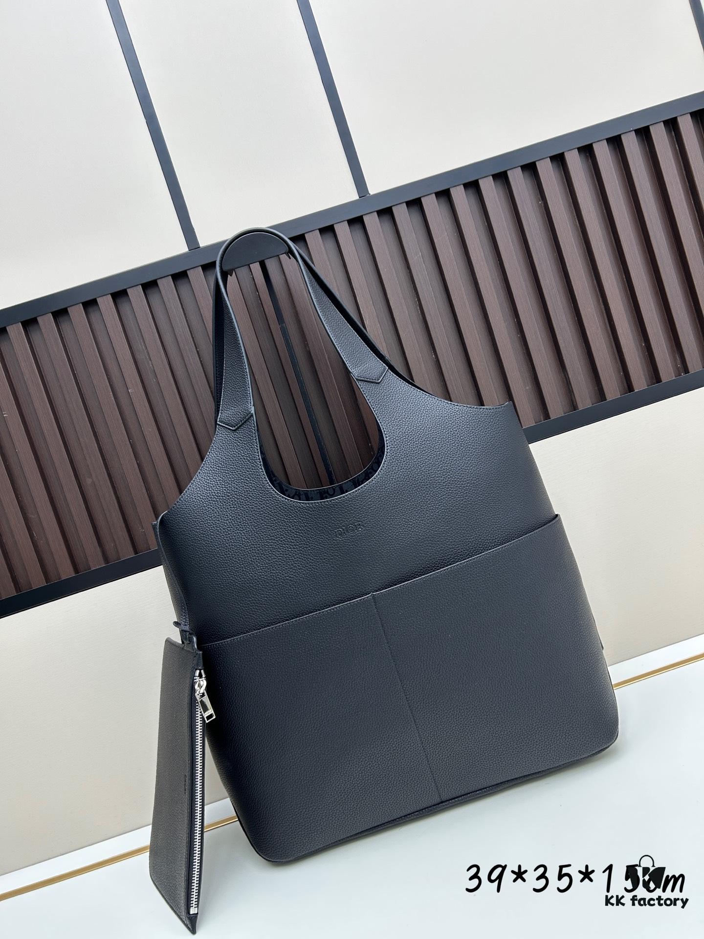 Dior Privé Handbag Fall 2025 – Exquisitely Elegant