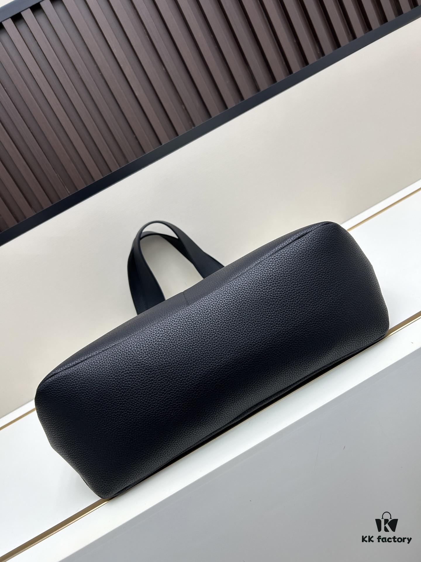 Dior Privé Handbag Fall 2025 – Exquisitely Elegant