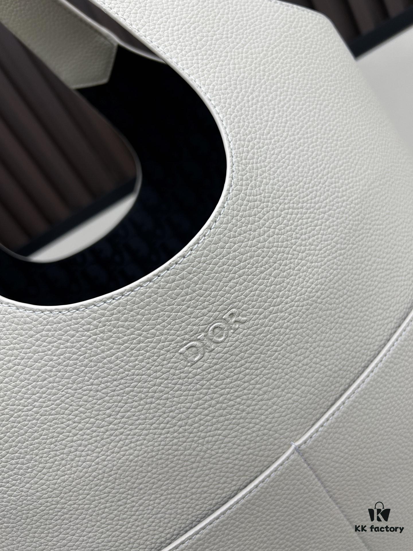 Dior Privé Handbag Fall 2025 – Elegant and Refined