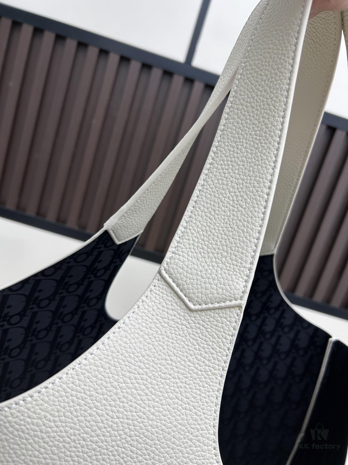 Dior Privé Handbag Fall 2025 – Elegant and Refined