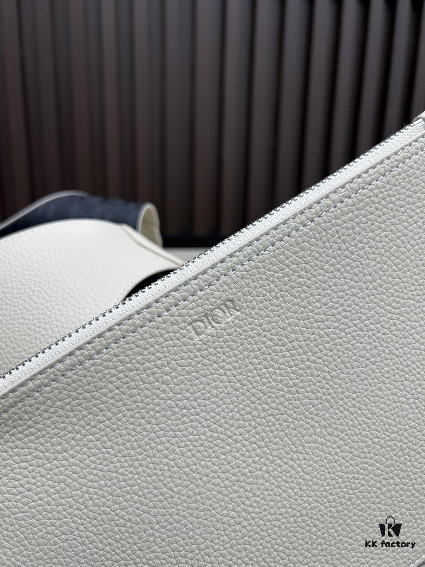 Dior Privé Handbag Fall 2025 – Elegant and Refined