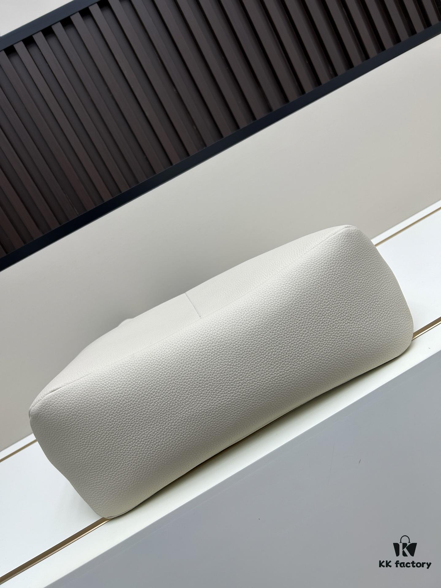 Dior Privé Handbag Fall 2025 – Elegant and Refined