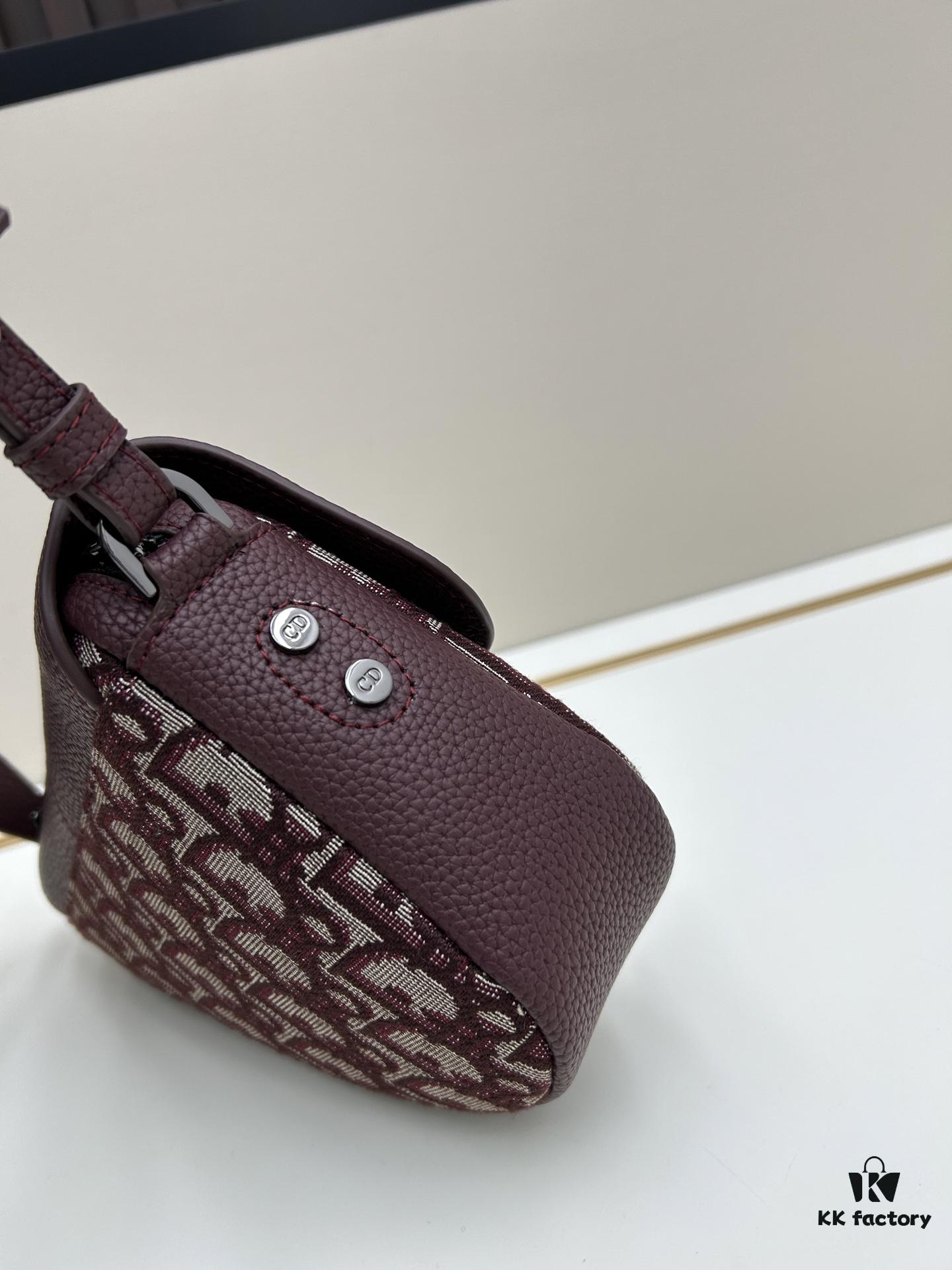 This saddle bag reinterprets the classic design with a modern structure. Crafted from beige and black Oblique printed fabric, it features a signature grained black calfskin magnetic flap and hidden zip closure. The interior includes a spacious compartment and slip pocket for daily essentials. The mini style comes with an adjustable, detachable leather shoulder strap, allowing for handheld, shoulder, or crossbody wear.