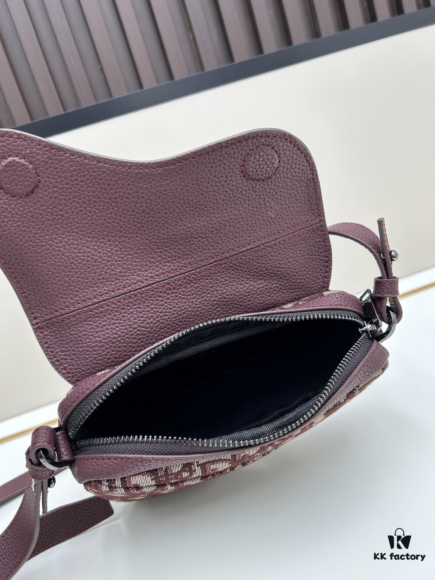 This saddle bag reinterprets the classic design with a modern structure. Crafted from beige and black Oblique printed fabric, it features a signature grained black calfskin magnetic flap and hidden zip closure. The interior includes a spacious compartment and slip pocket for daily essentials. The mini style comes with an adjustable, detachable leather shoulder strap, allowing for handheld, shoulder, or crossbody wear.