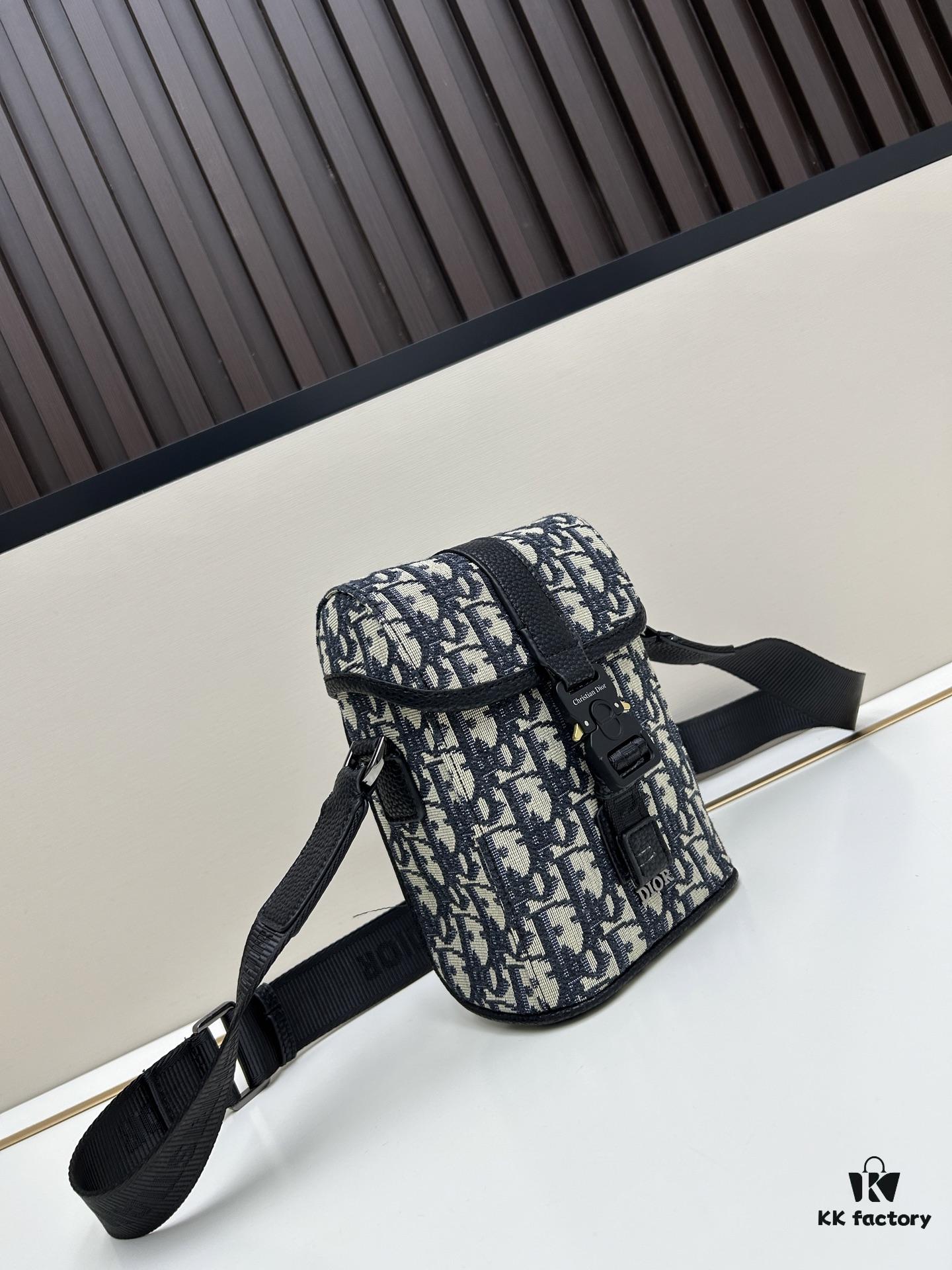 Dior Hit The Road Summer 2025 Men's Vertical Flip Messenger Bag in Black Oblique Print