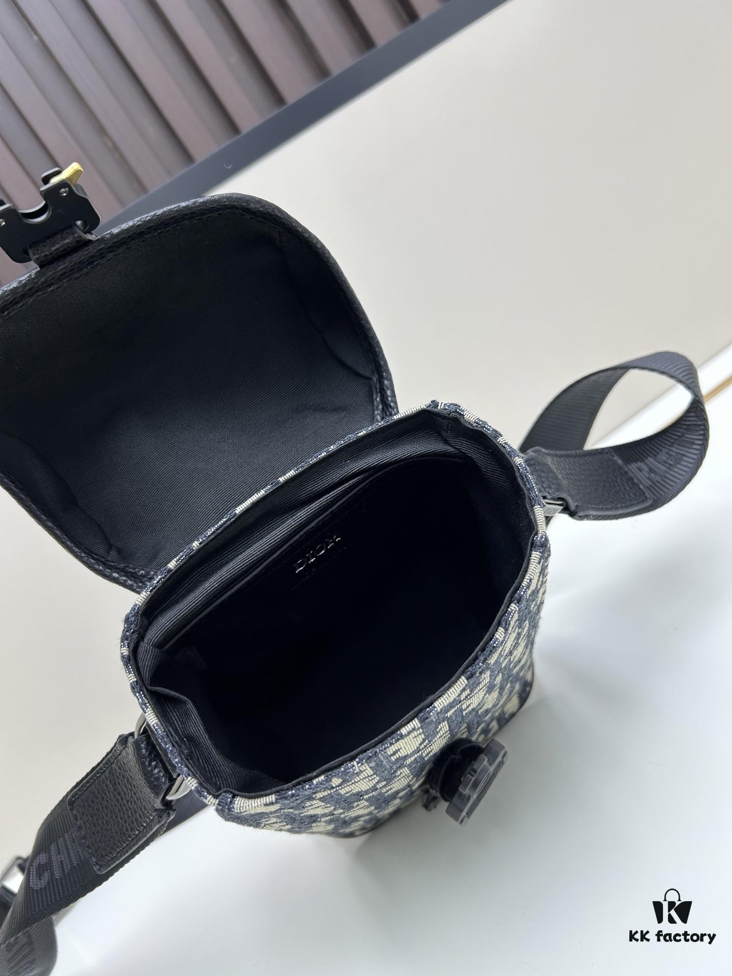 Dior Hit The Road Summer 2025 Men's Vertical Flip Messenger Bag in Black Oblique Print