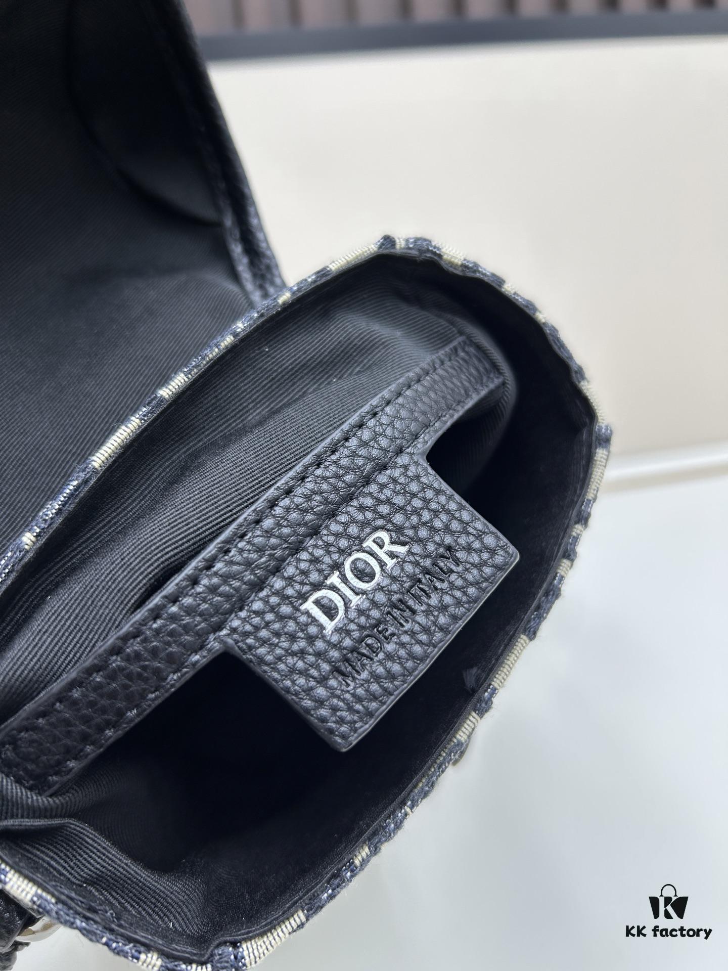 Dior Hit The Road Summer 2025 Men's Vertical Flip Messenger Bag in Black Oblique Print