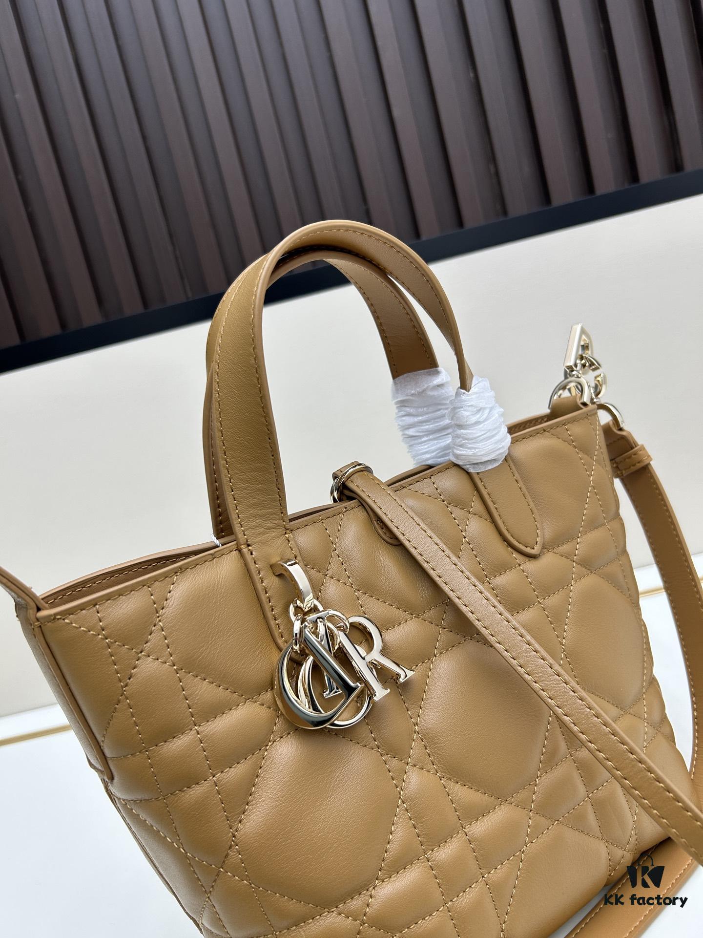Large 360 and Small First-Layer Leather Dior Toujours Vertical Handbag