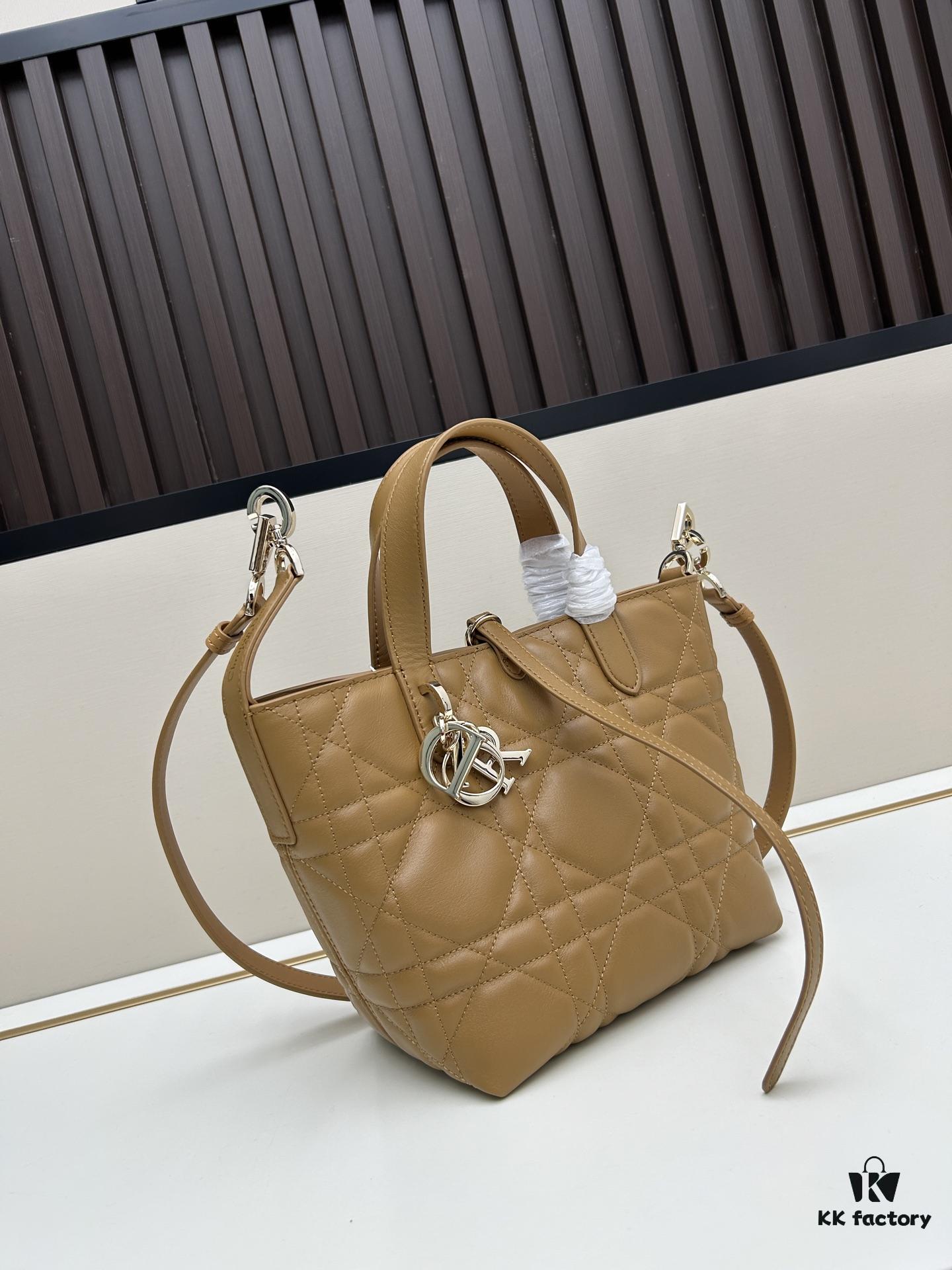 Large 360 and Small First-Layer Leather Dior Toujours Vertical Handbag