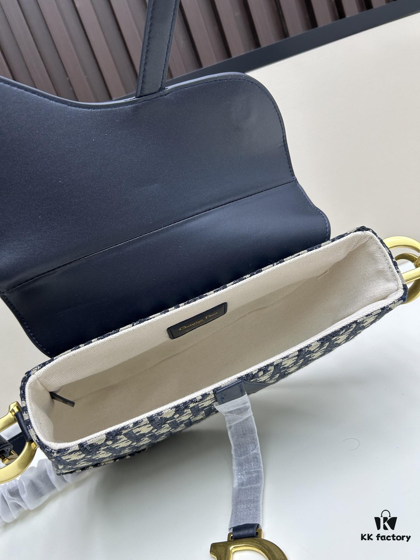 Soft Saddle Hobo Bag