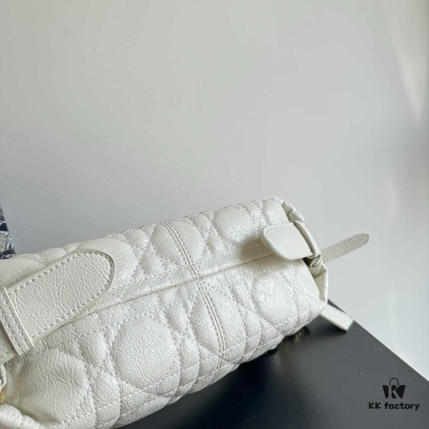 D-Journey Bag – A New Silhouette Reimagining the Puff Bag with Modern Elegance