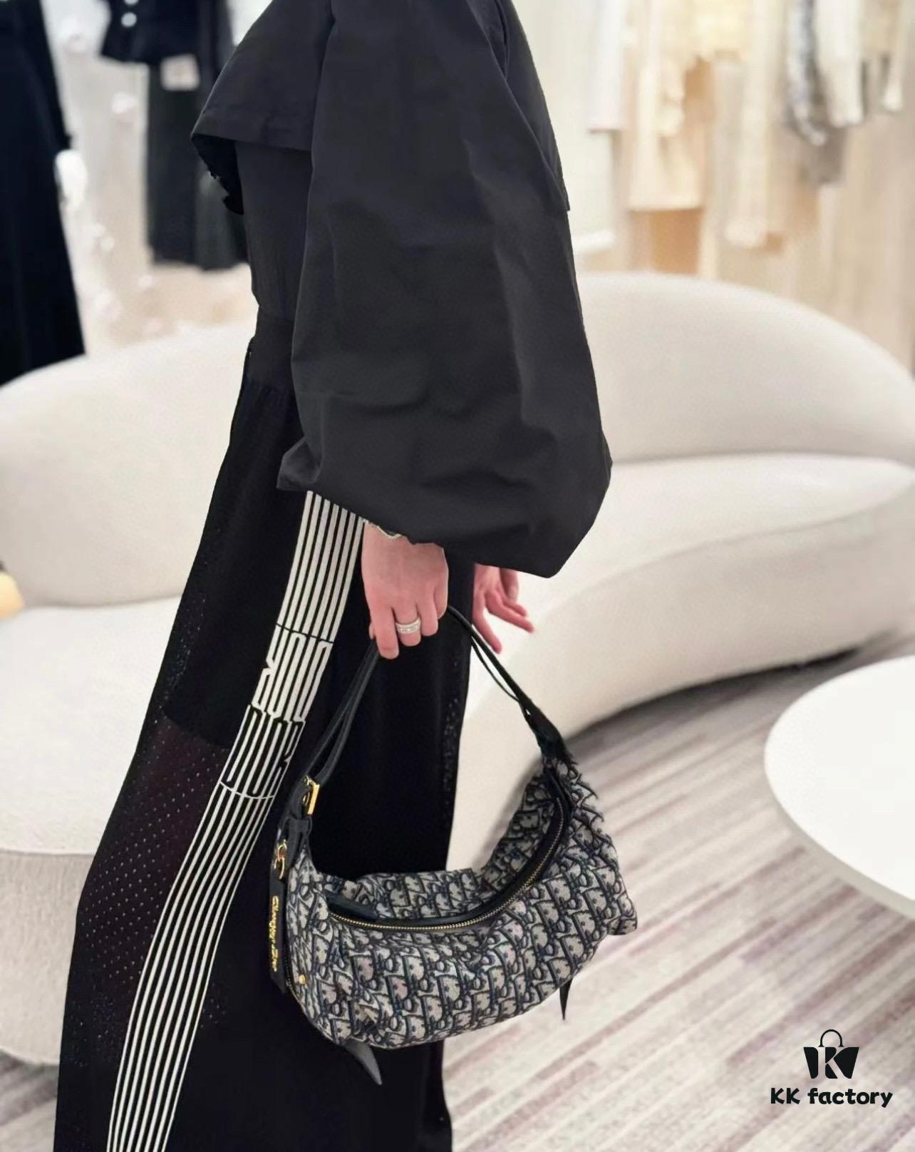 D-Journey Large Handbag in Blue Oblique Print Fabric