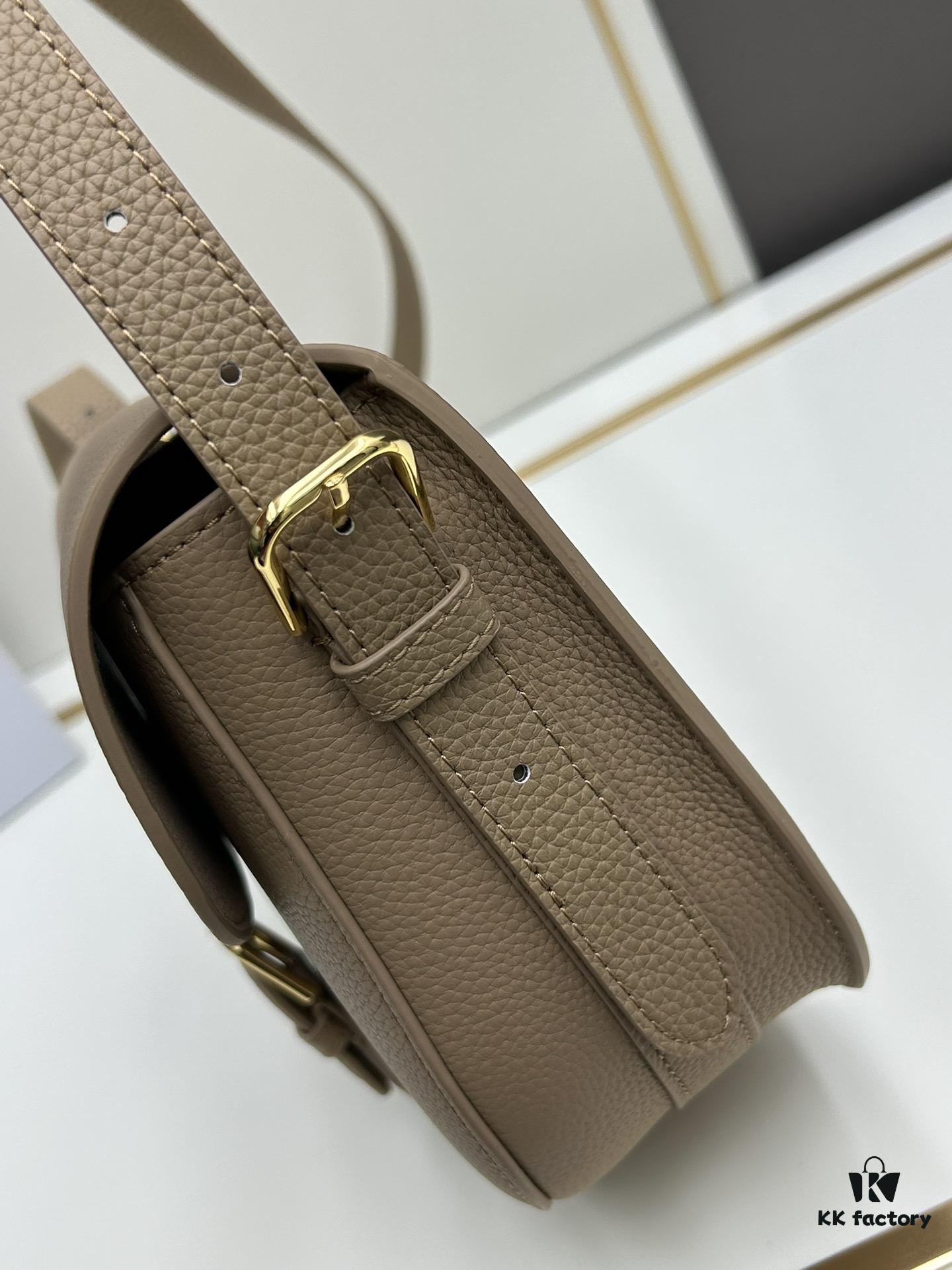 Dior Bobby Tofu Bag, Vintage Full-Grain Leather, 22-inch Antique Hardware, Early Autumn New Retro Style