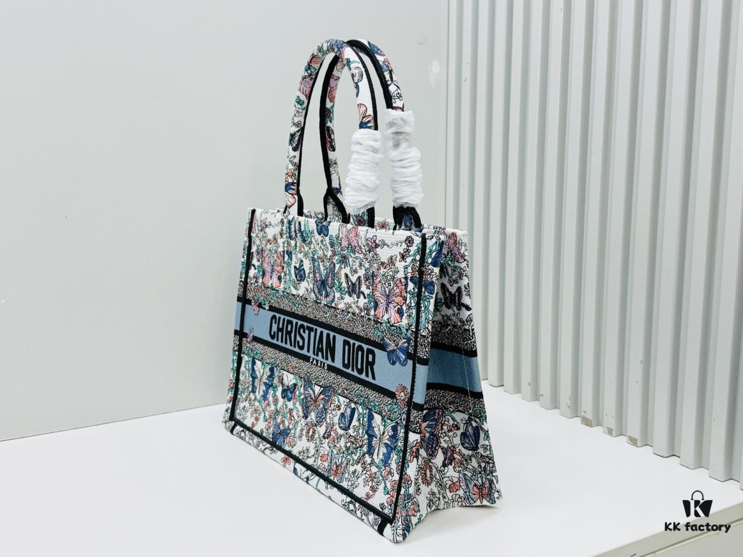 Thick Thread, Heavy Fabric First-Quality Surplus Medium Di0r Book Tote