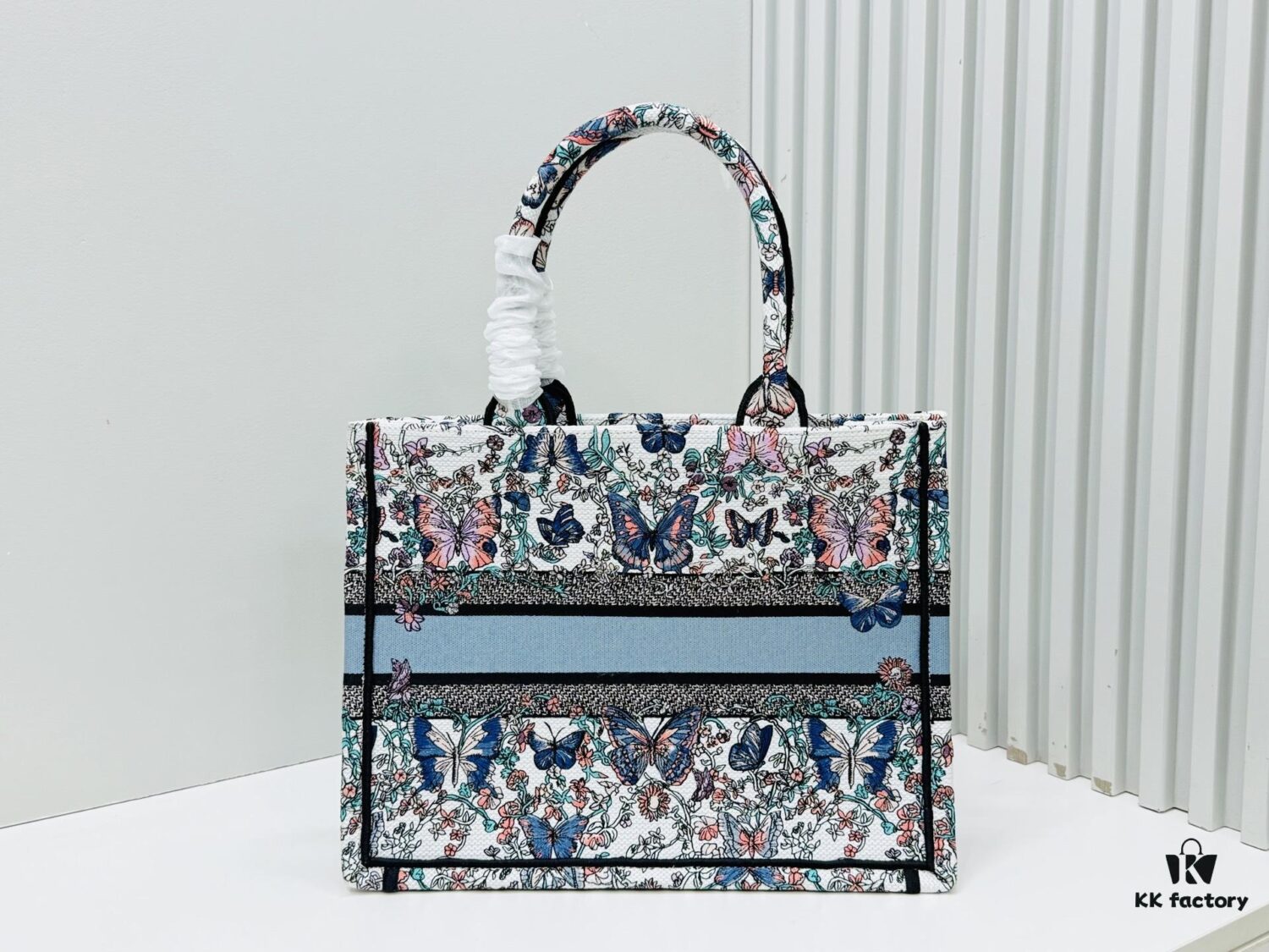 Thick Thread, Heavy Fabric First-Quality Surplus Medium Di0r Book Tote