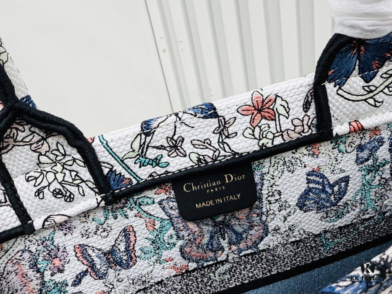 Thick Thread, Heavy Fabric First-Quality Surplus Medium Di0r Book Tote