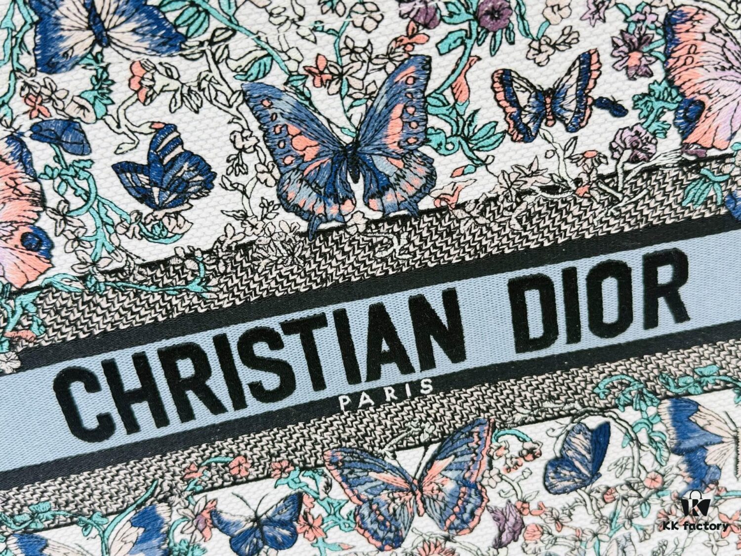 Thick Thread, Heavy Fabric First-Quality Surplus Medium Di0r Book Tote