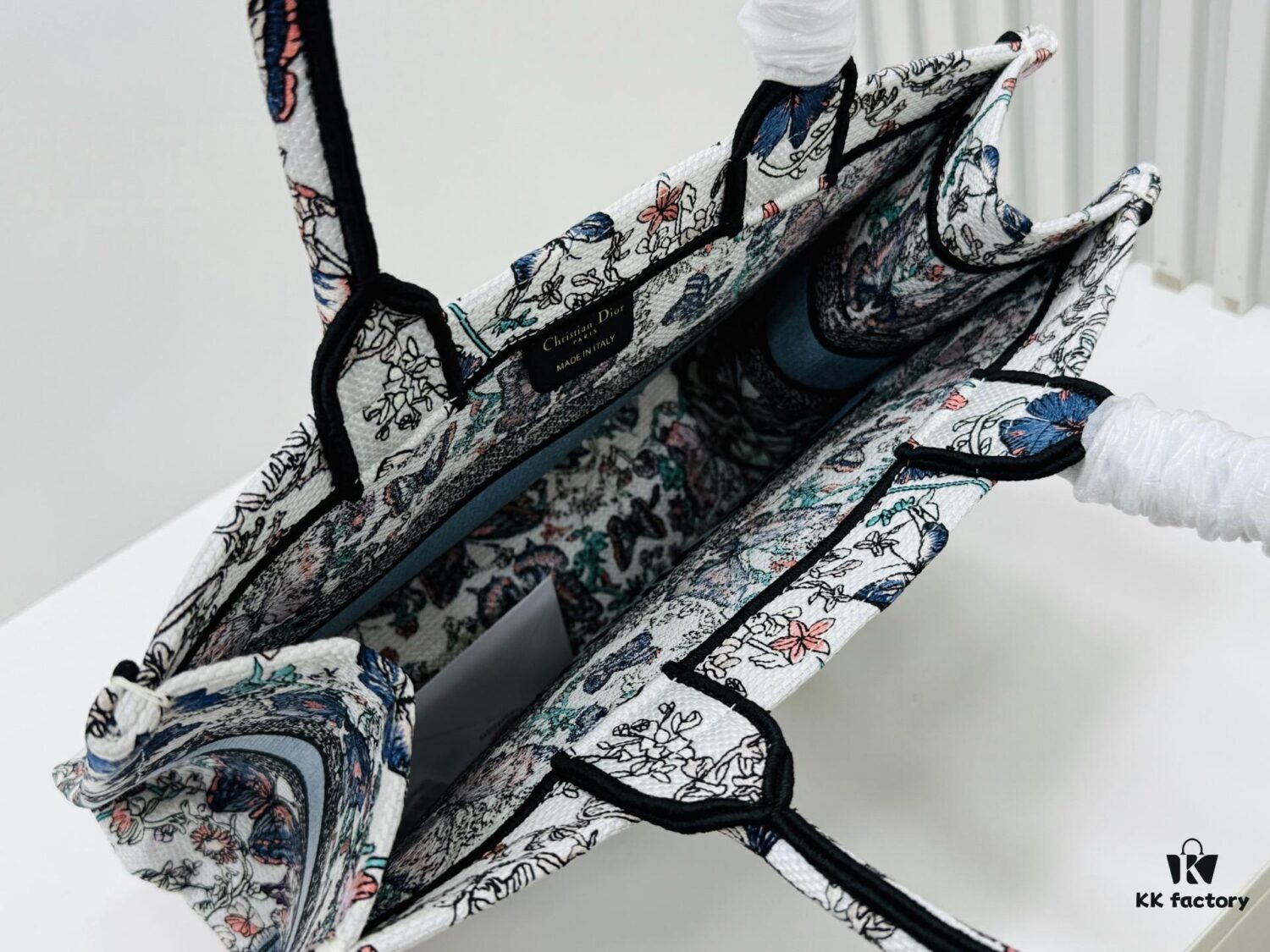 Thick Thread, Heavy Fabric First-Quality Surplus Medium Di0r Book Tote