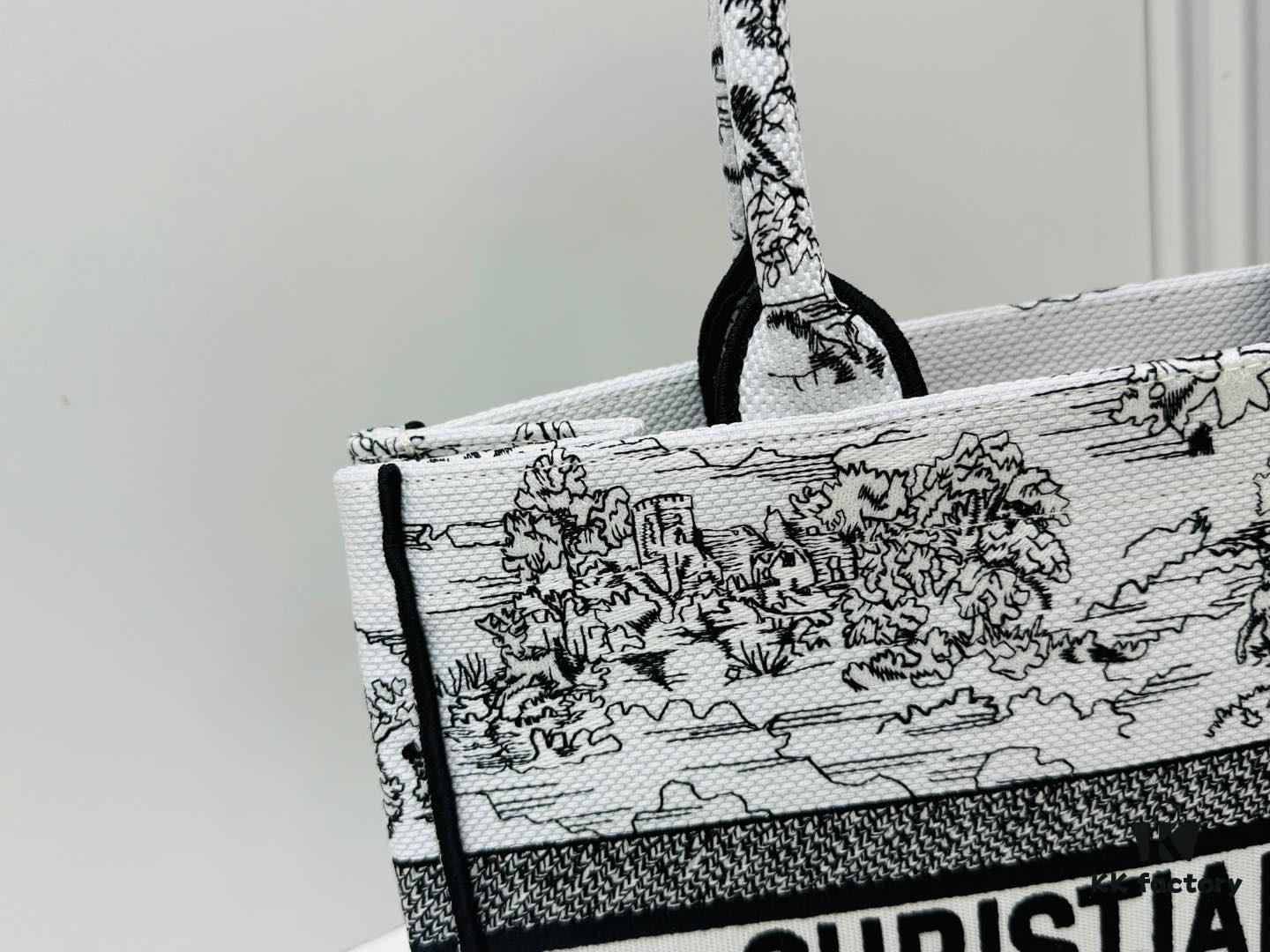 Thick Thread, Heavy Fabric Original Order Medium Size [Di0r Book Tote]