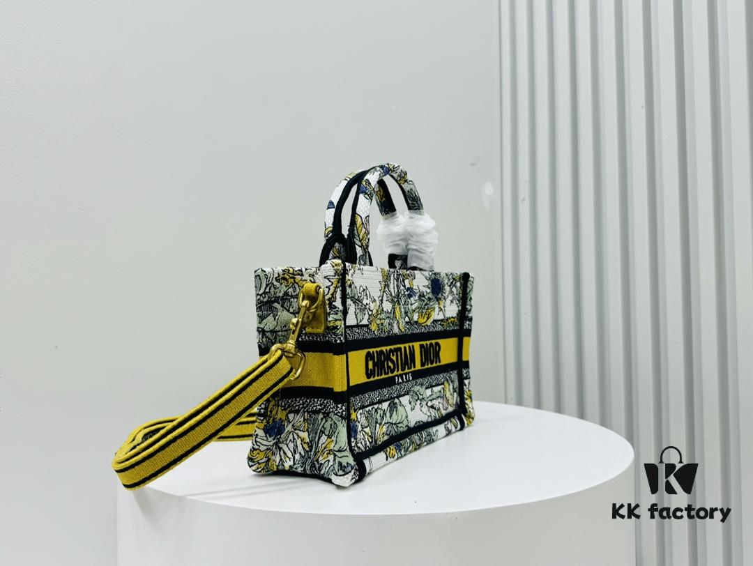 Ultra Mini Shoulder Strap DIOR Book Tote24 Spring Collection New Arrival