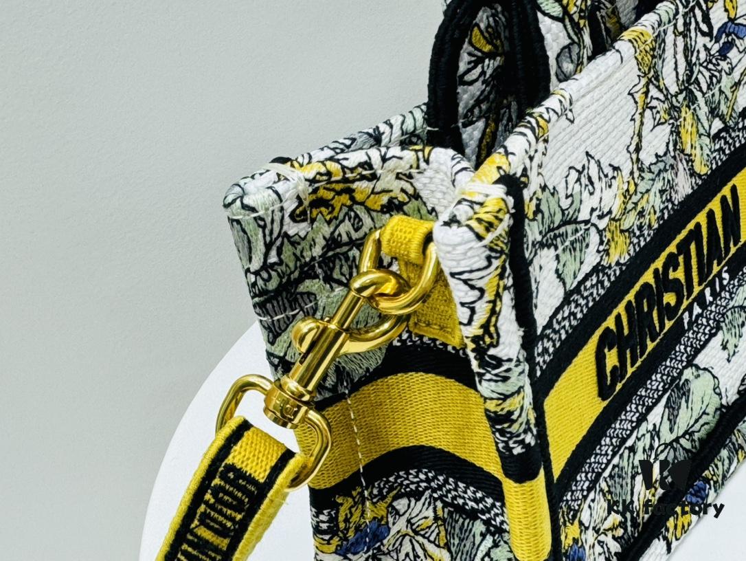 Ultra Mini Shoulder Strap DIOR Book Tote24 Spring Collection New Arrival